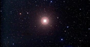 Aldebaran Yıldızı’nın Özellikleri, Bilimsel Detayları ve Gökyüzündeki Konumu Aldebaran
