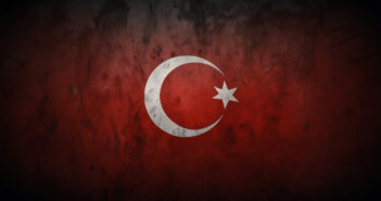 Türkçe ve Türk Dilinin Önemi Üzerine Görüşler ve Tarihi Perspektif Türk Bayrağı