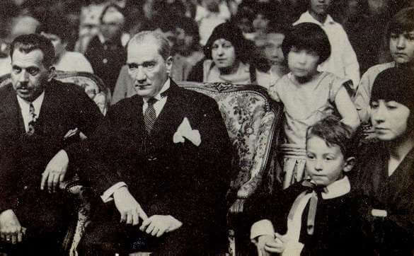 Atatürk ve Çocuk